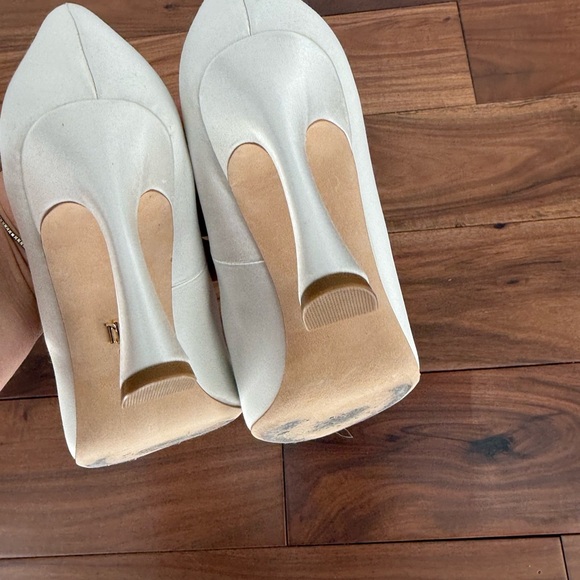 Badgley Mischka Aubree Pointed Toe Stiletto Pumps With Crystal Buckle Size 9.5 - Picture 3 of 9